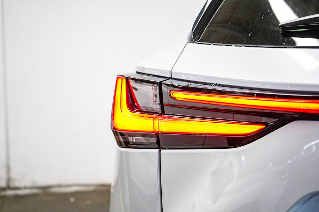 Thumbnail: 2025 Lexus ES - 23