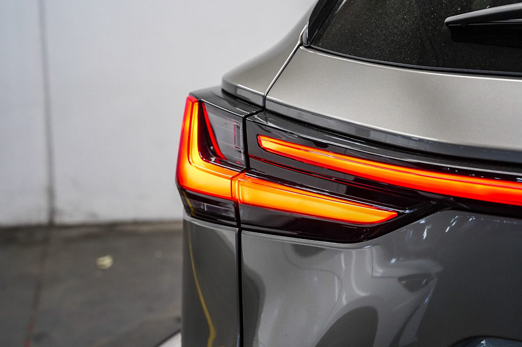Thumbnail: 2026 Lexus ES - 23