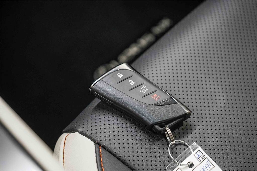 Thumbnail: 2024 Lexus ES - 17