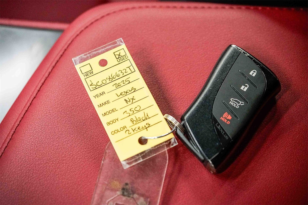 Thumbnail: 2025 Lexus ES - 15