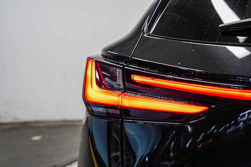 Thumbnail: 2025 Lexus ES - 23