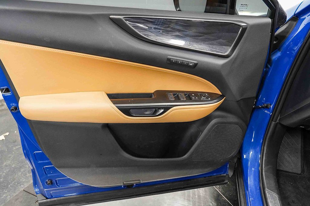 Thumbnail: 2025 Lexus ES - 26