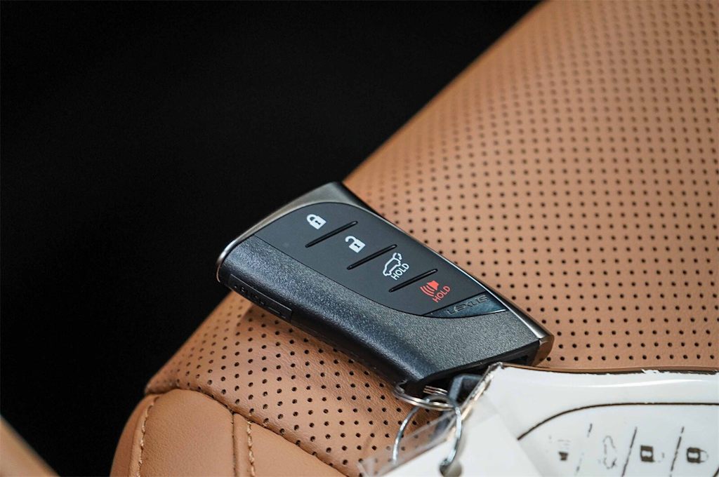 Thumbnail: 2024 Lexus ES - 17