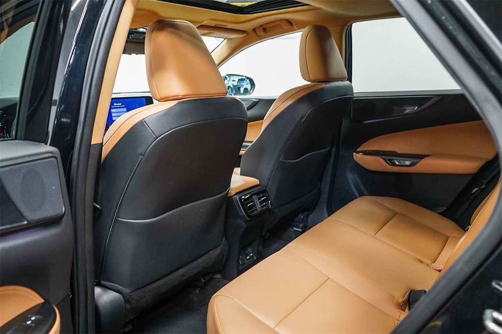 Thumbnail: 2024 Lexus ES - 11