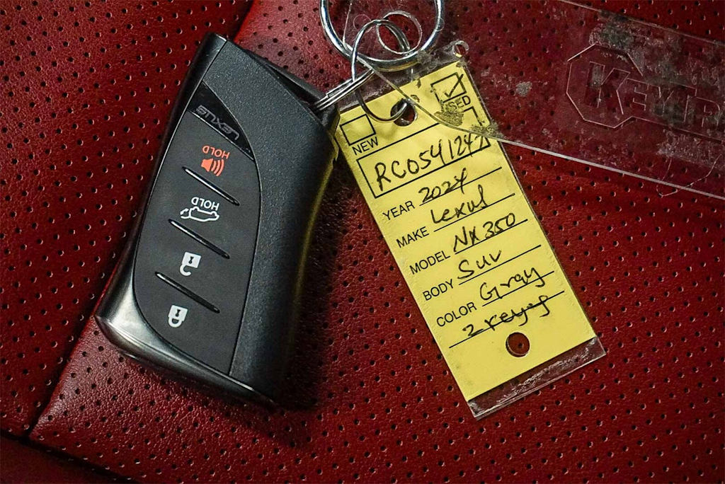 Thumbnail: 2024 Lexus ES - 15