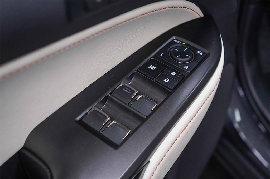 Thumbnail: 2024 Lexus ES - 28