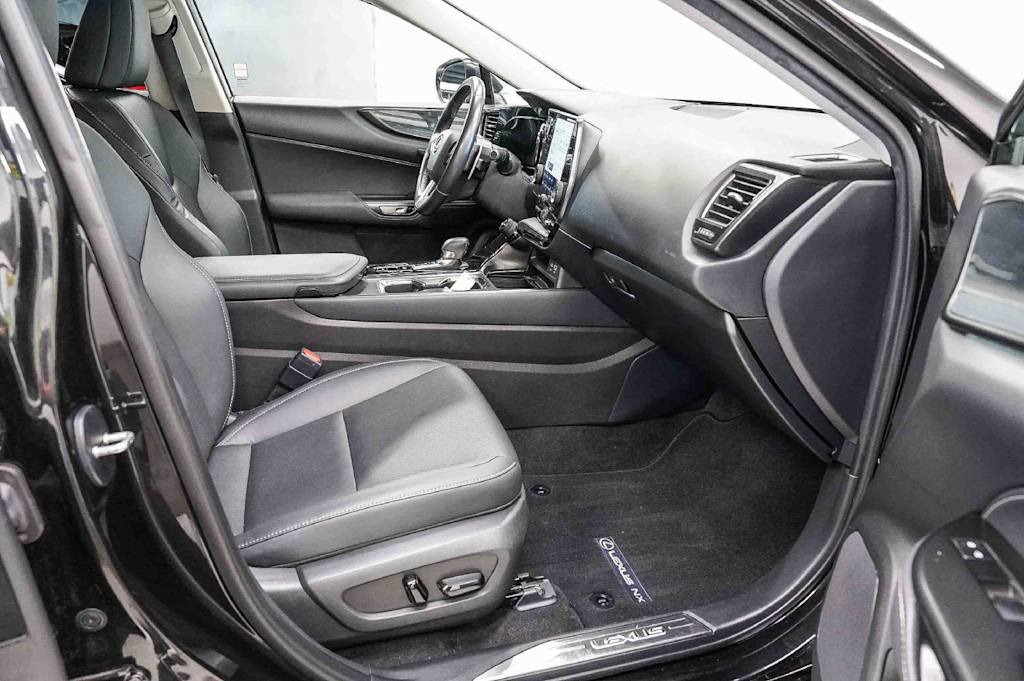 Thumbnail: 2025 Lexus ES - 9