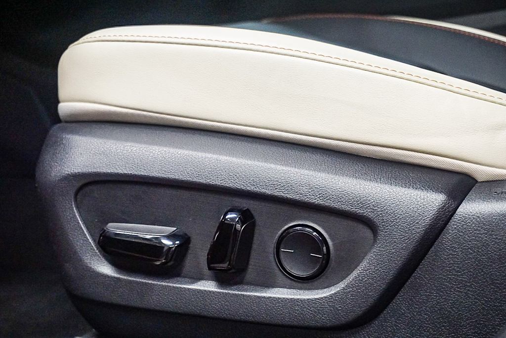 Thumbnail: 2024 Lexus ES - 25