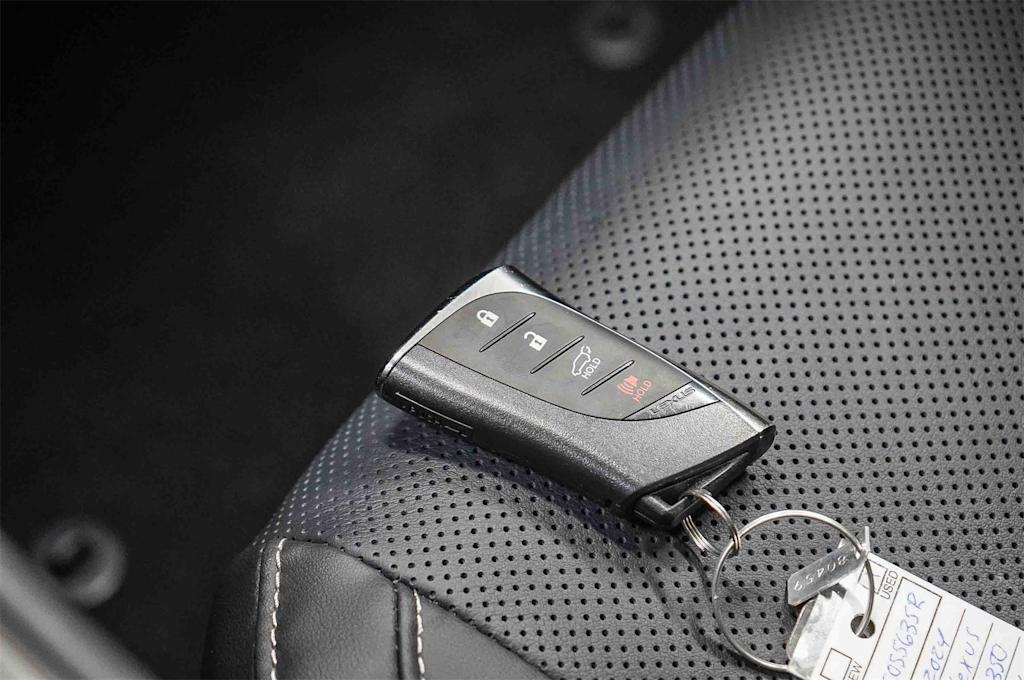 Thumbnail: 2024 Lexus ES - 18