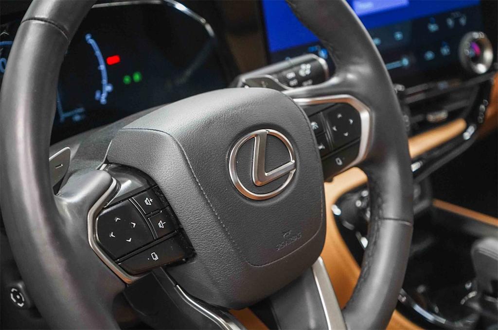 Thumbnail: 2024 Lexus ES - 26