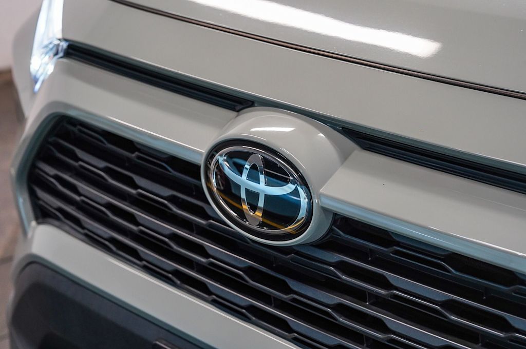 Thumbnail: 2022 Toyota RAV4 - 6