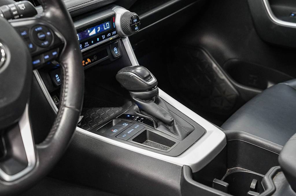 Thumbnail: 2022 Toyota RAV4 - 16