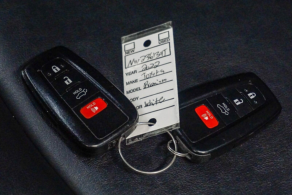 Thumbnail: 2022 Toyota RAV4 - 17