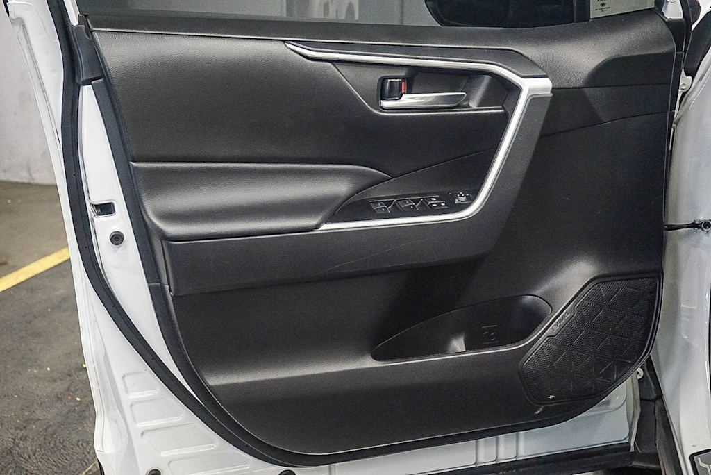 Thumbnail: 2022 Toyota RAV4 - 27