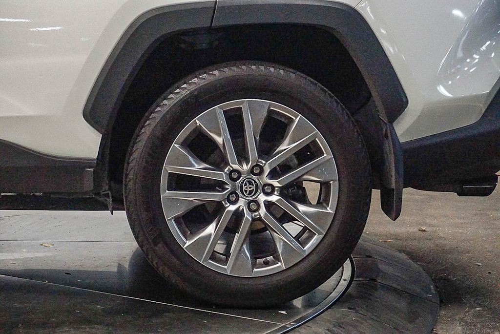 Thumbnail: 2022 Toyota RAV4 - 22