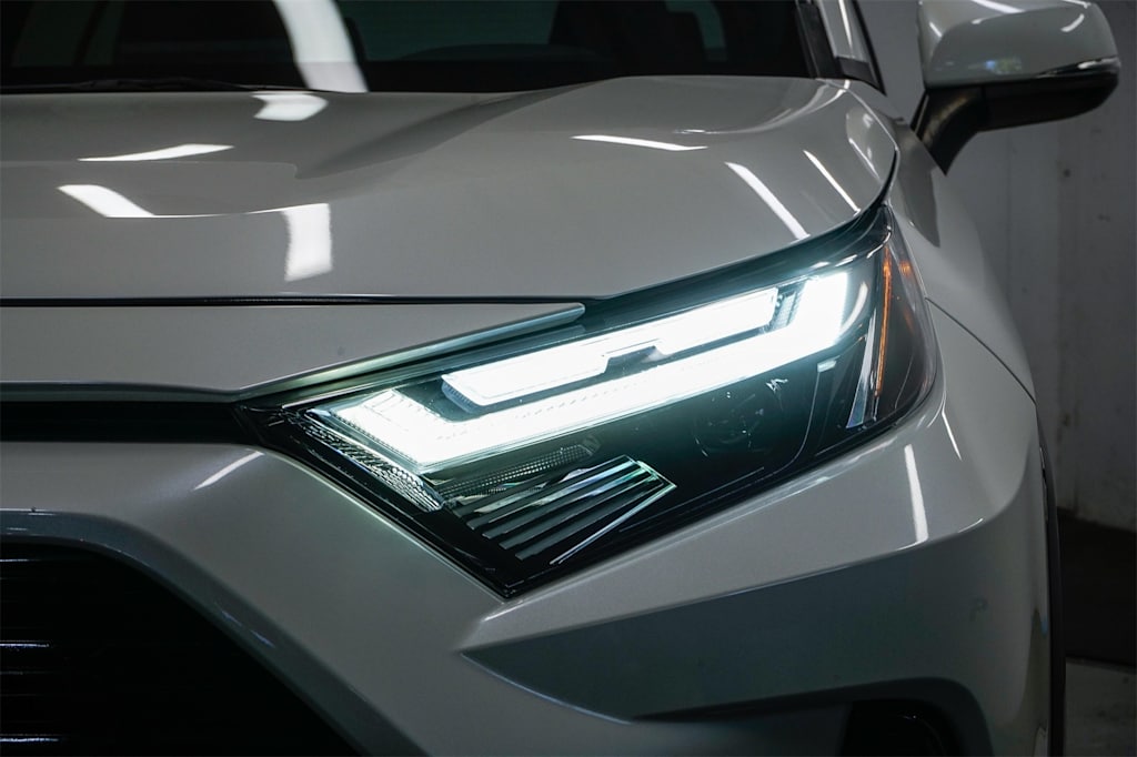 Thumbnail: 2022 Toyota RAV4 - 21