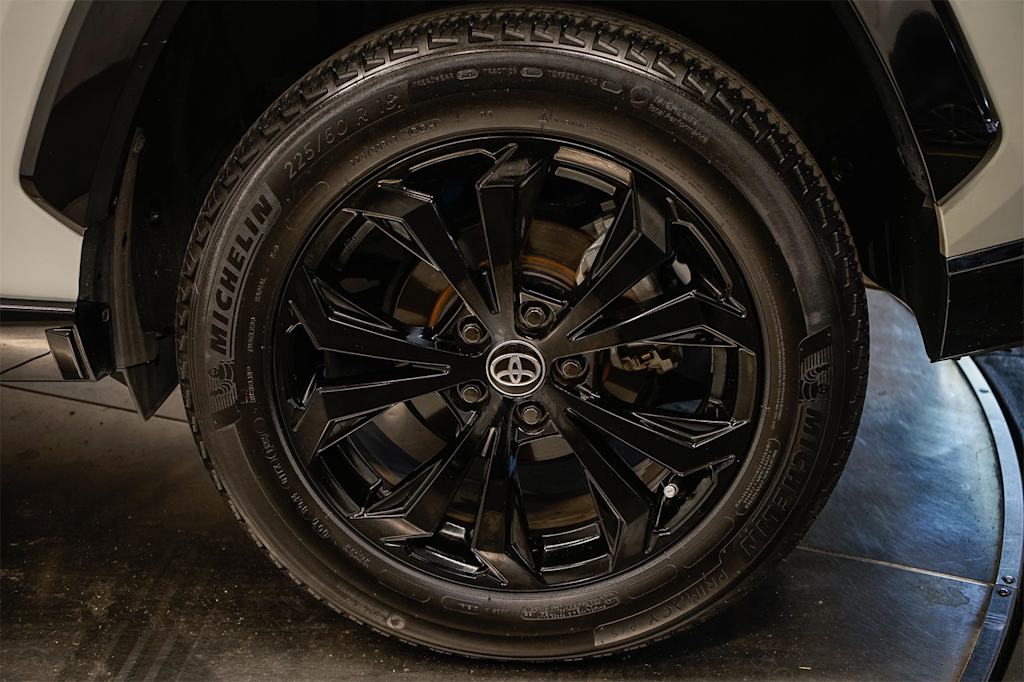 Thumbnail: 2022 Toyota RAV4 - 6