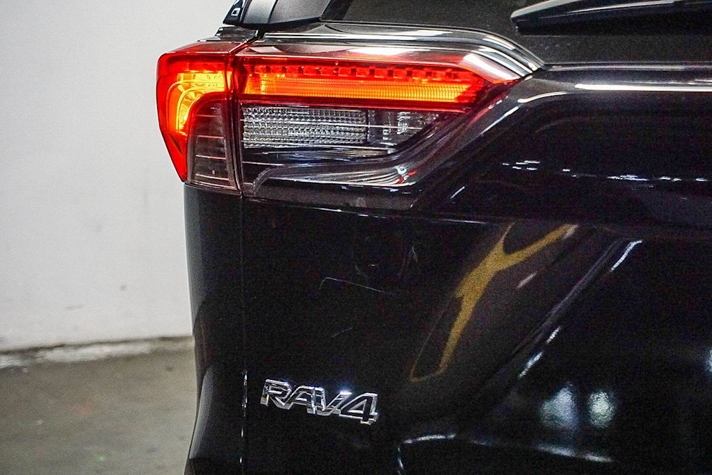 Thumbnail: 2020 Toyota RAV4 - 21