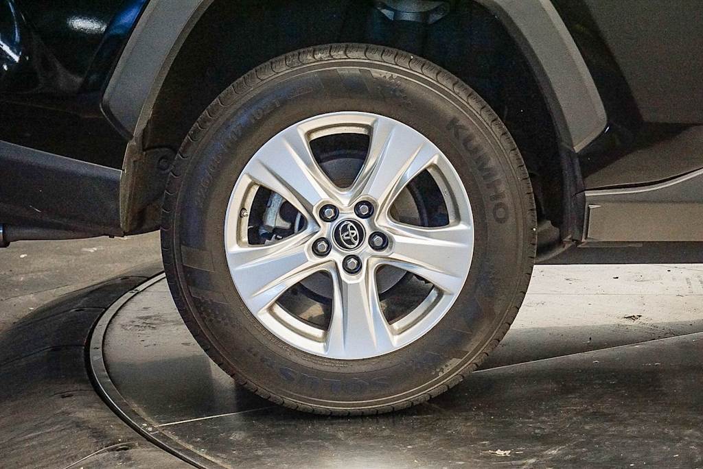 Thumbnail: 2020 Toyota RAV4 - 6