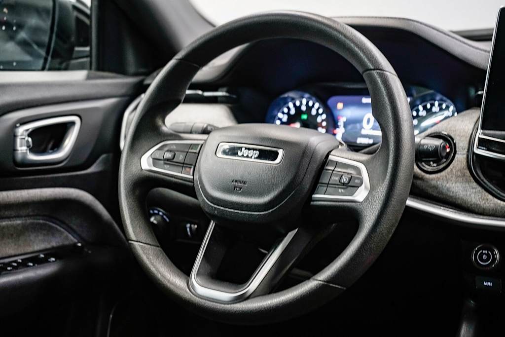 Thumbnail: 2023 Jeep Compass - 10