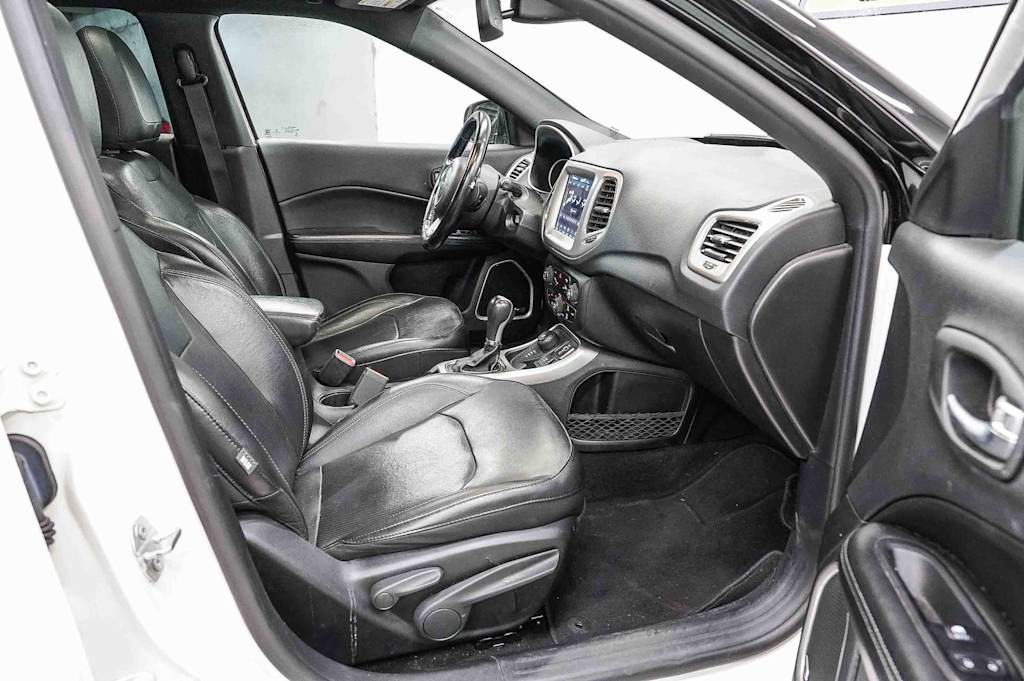 Thumbnail: 2020 Jeep Compass - 10
