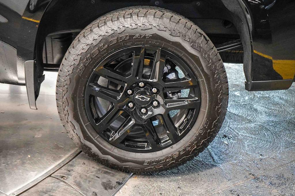 Thumbnail: 2026 Chevrolet Silverado 1500 - 21