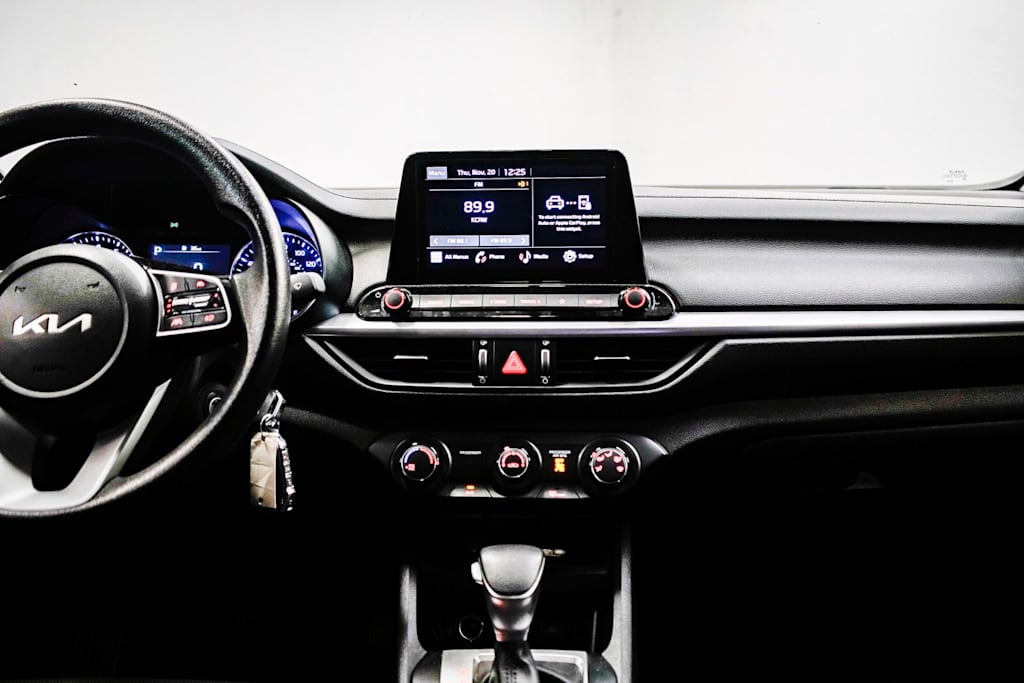 Thumbnail: 2024 Kia Forte - 9