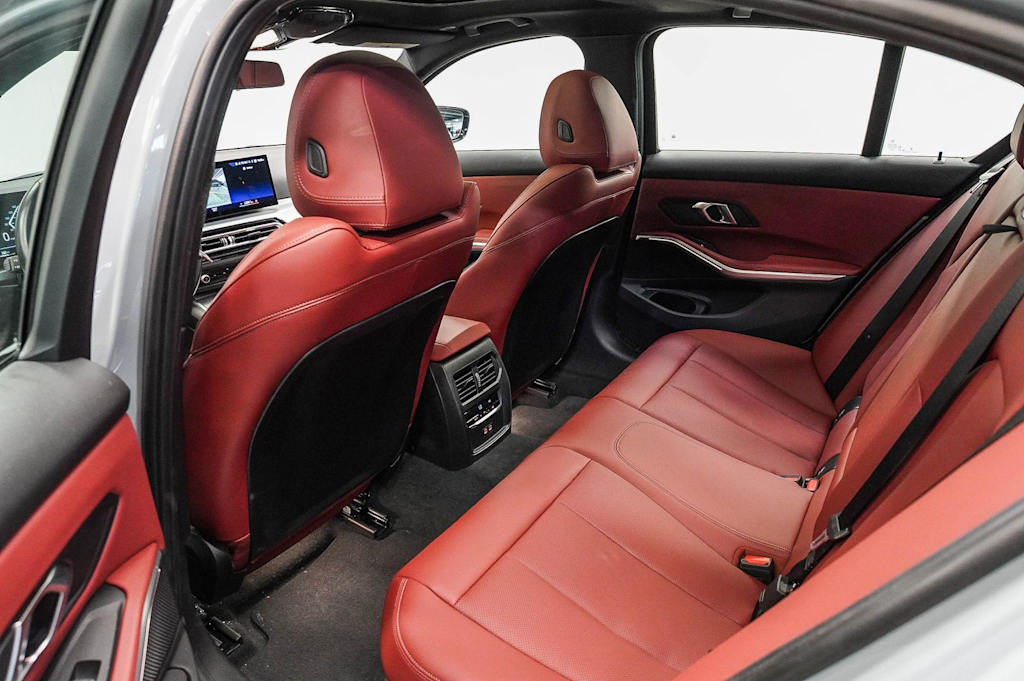 Thumbnail: 2024 BMW 3 Series - 10