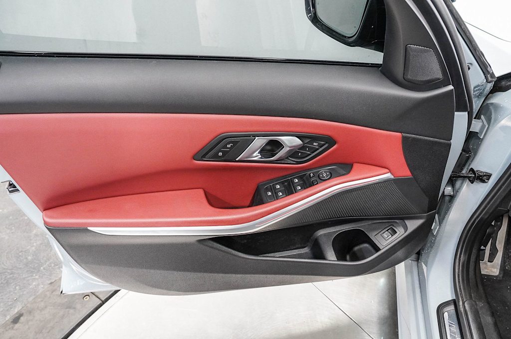 Thumbnail: 2024 BMW 3 Series - 26