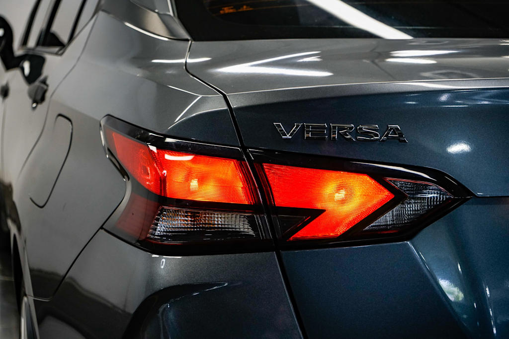 2020 Nissan Versa S 21