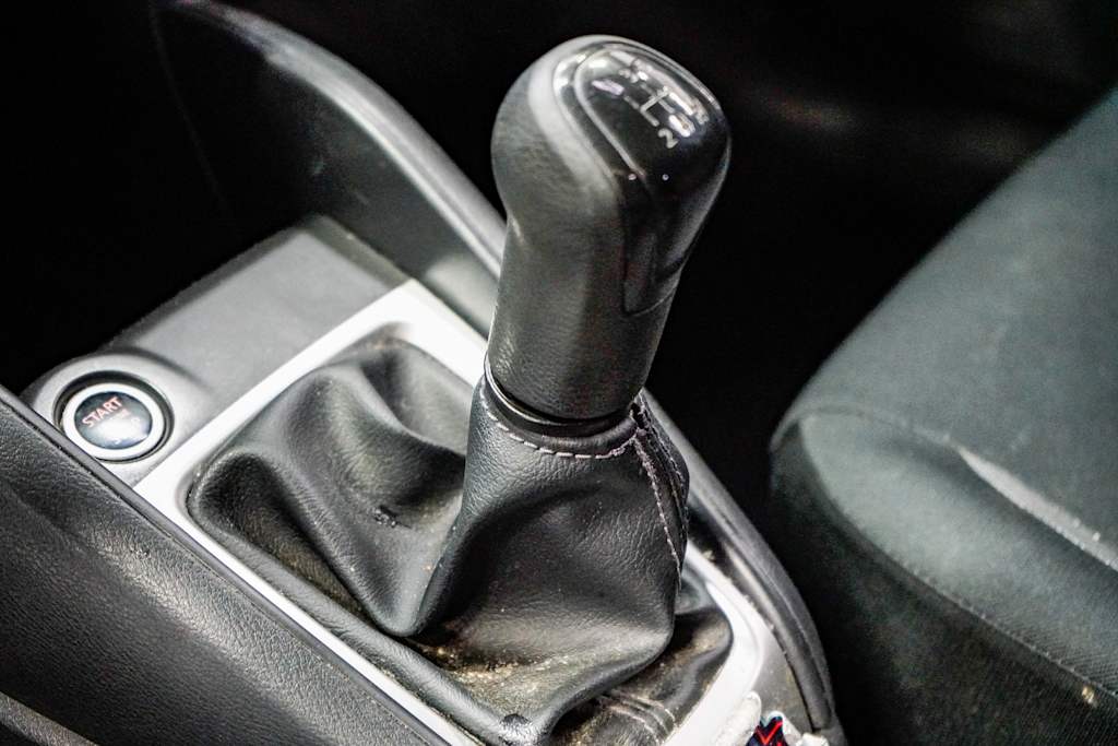 2020 Nissan Versa S 13