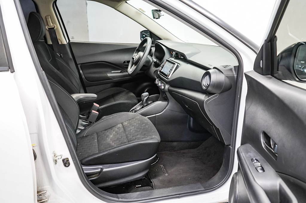 2022 Nissan Kicks S 9