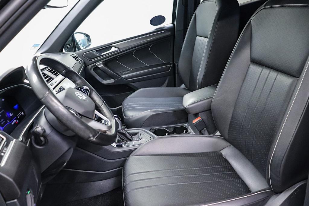 Thumbnail: 2023 Volkswagen Tiguan - 11