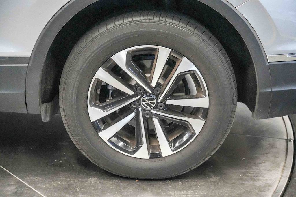 Thumbnail: 2024 Volkswagen Tiguan - 18