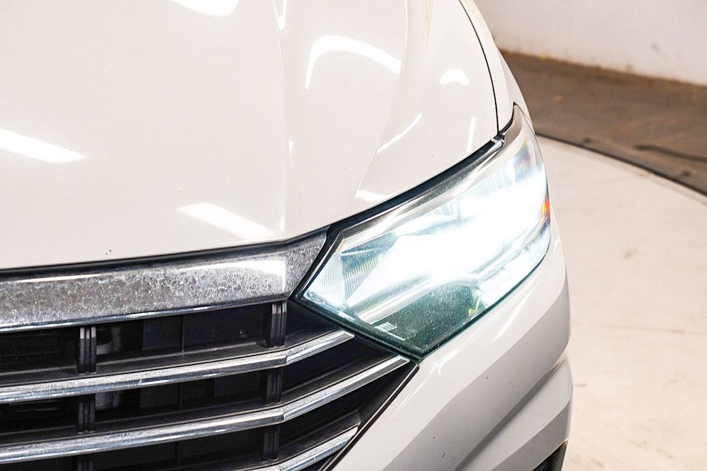 Thumbnail: 2019 Volkswagen Jetta - 18