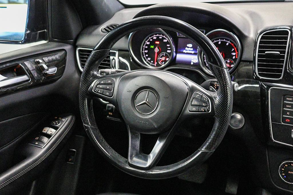Thumbnail: 2016 Mercedes-Benz GLE - 8