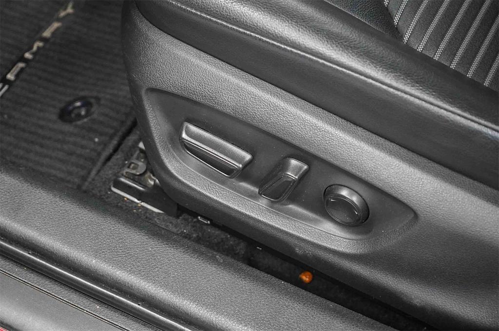 Thumbnail: 2018 Toyota Camry - 26