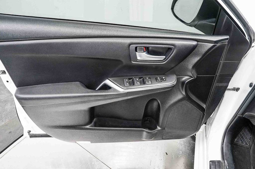Thumbnail: 2017 Toyota Camry - 25