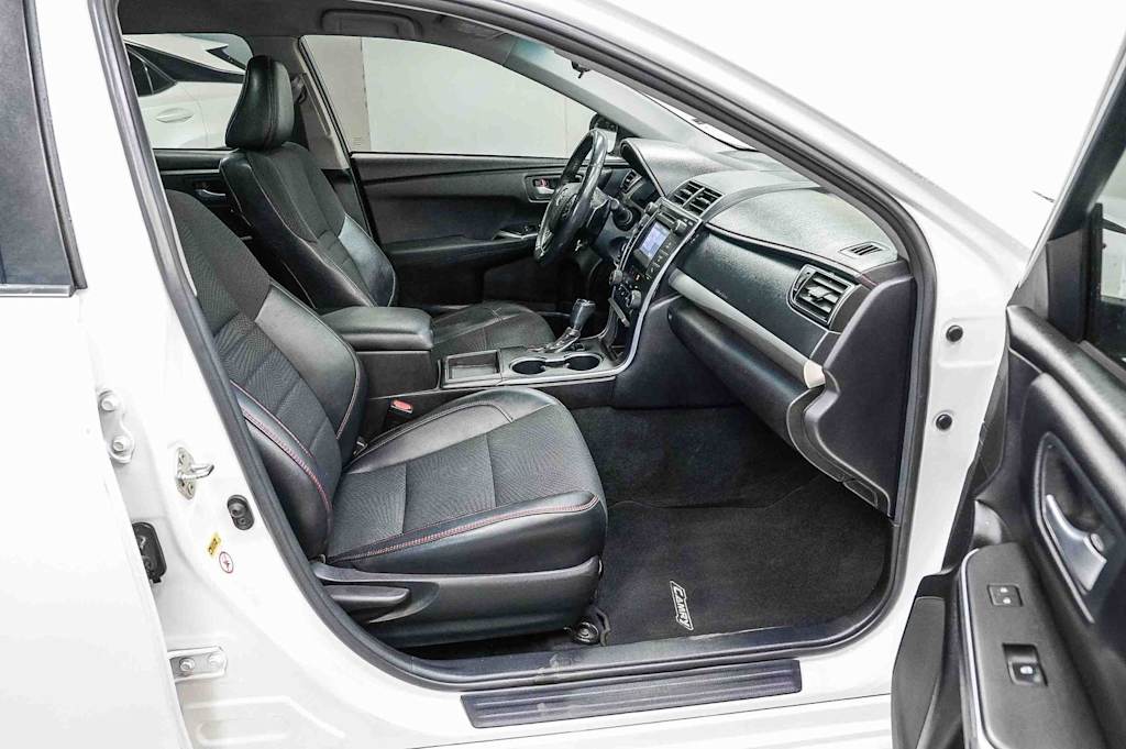 Thumbnail: 2017 Toyota Camry - 10