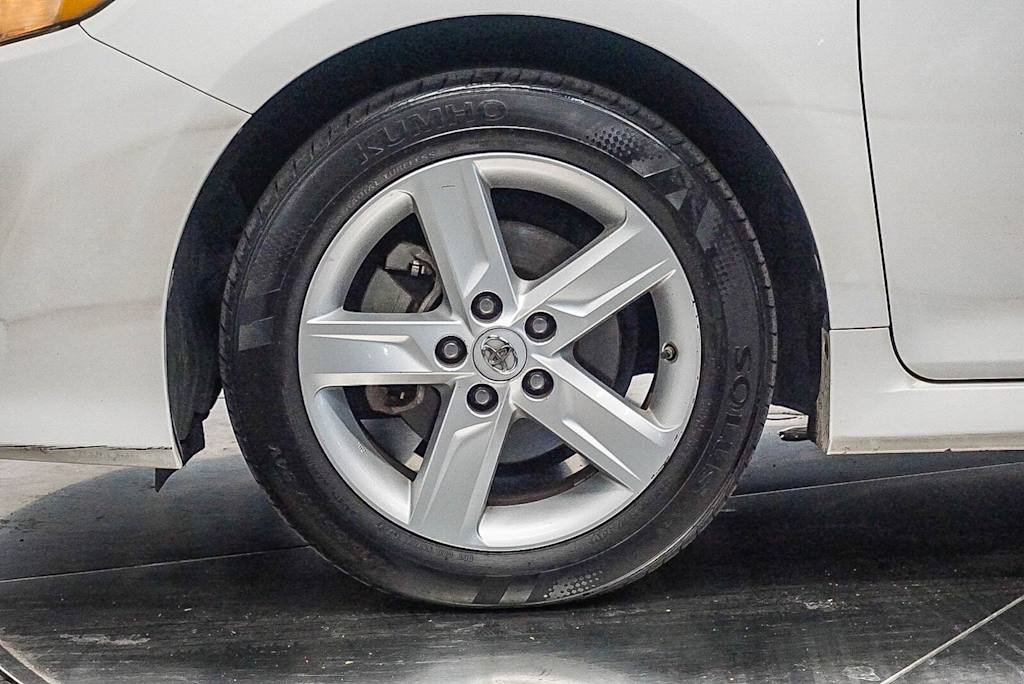 Thumbnail: 2014 Toyota Camry - 6