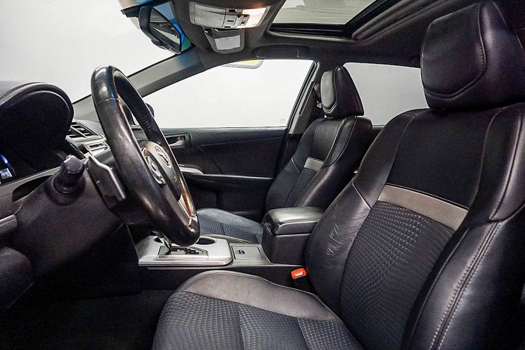 Thumbnail: 2014 Toyota Camry - 10