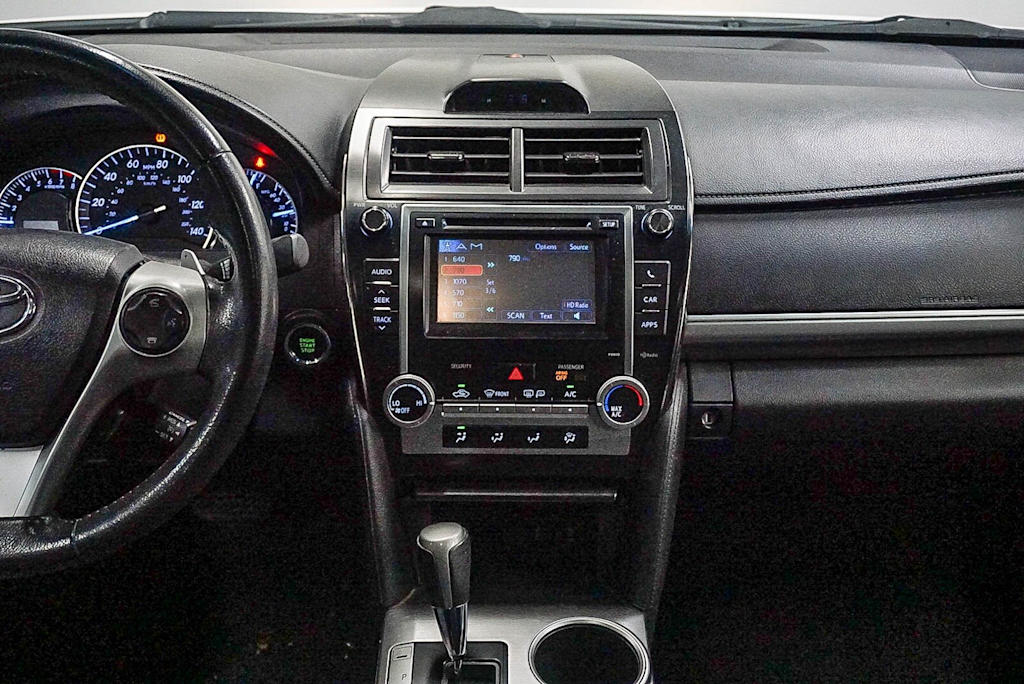 Thumbnail: 2014 Toyota Camry - 8