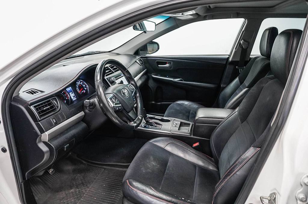 Thumbnail: 2016 Toyota Camry - 11