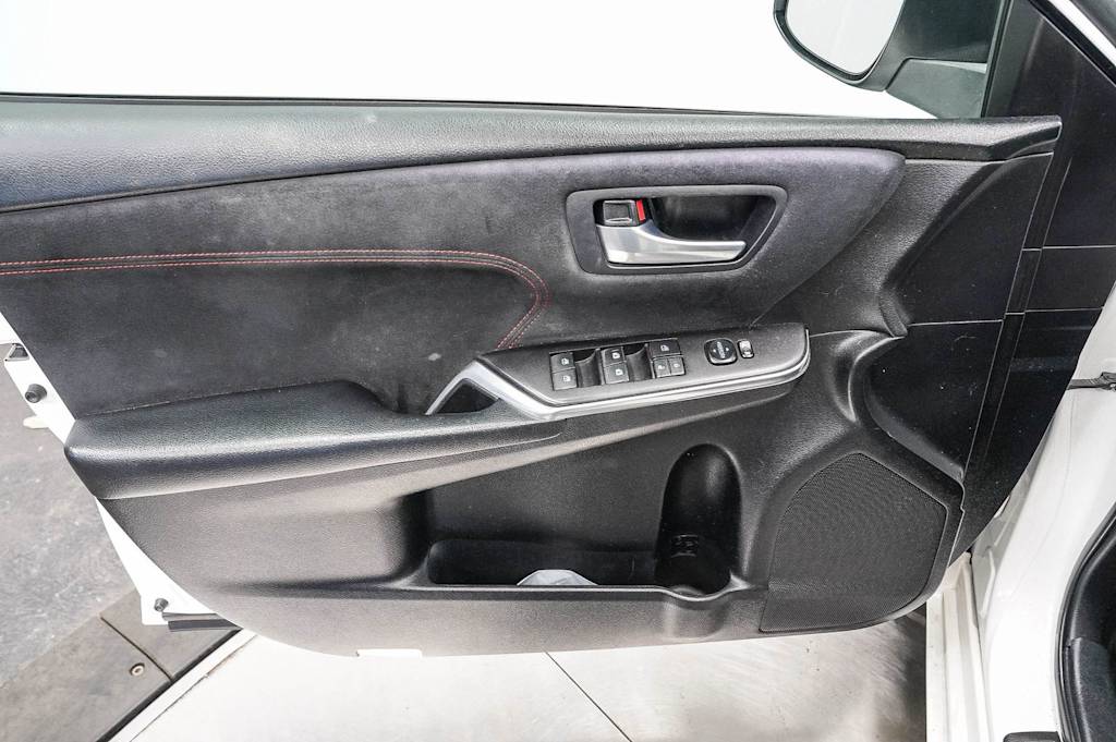 Thumbnail: 2016 Toyota Camry - 26