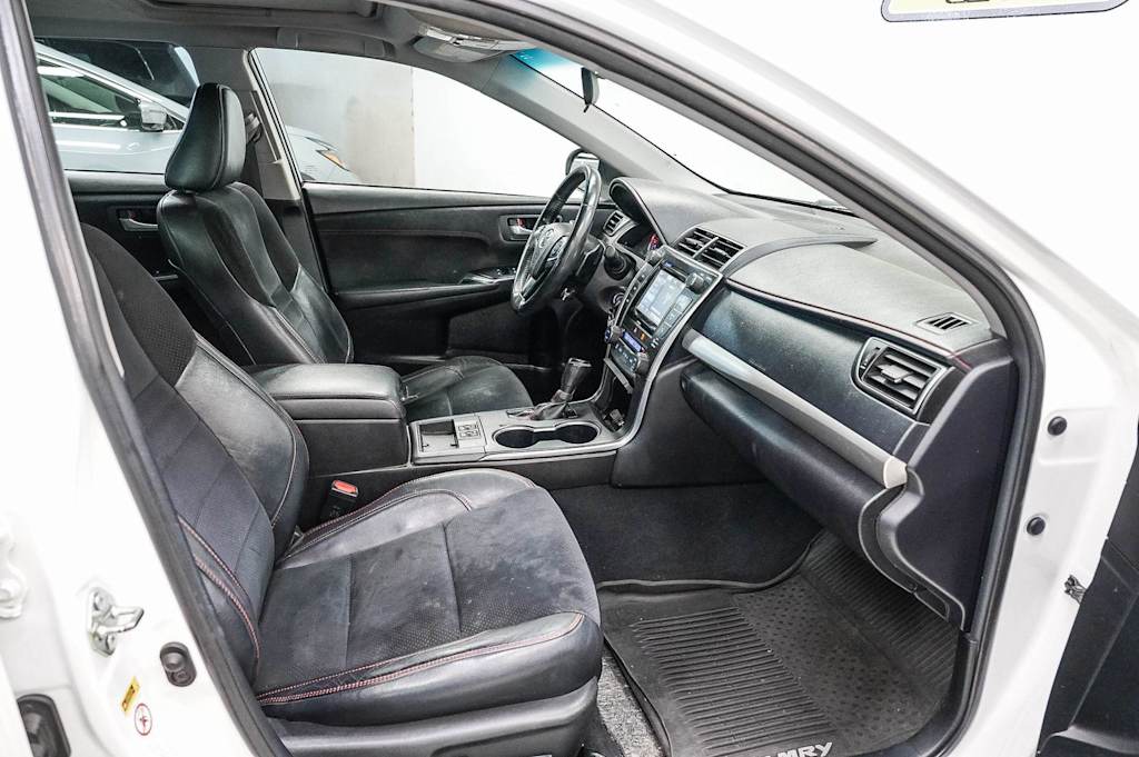 Thumbnail: 2016 Toyota Camry - 10