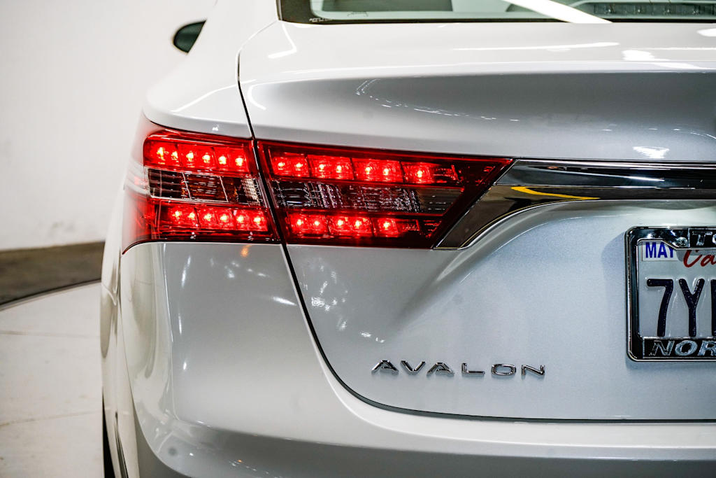 2017 Toyota Avalon XLE 21