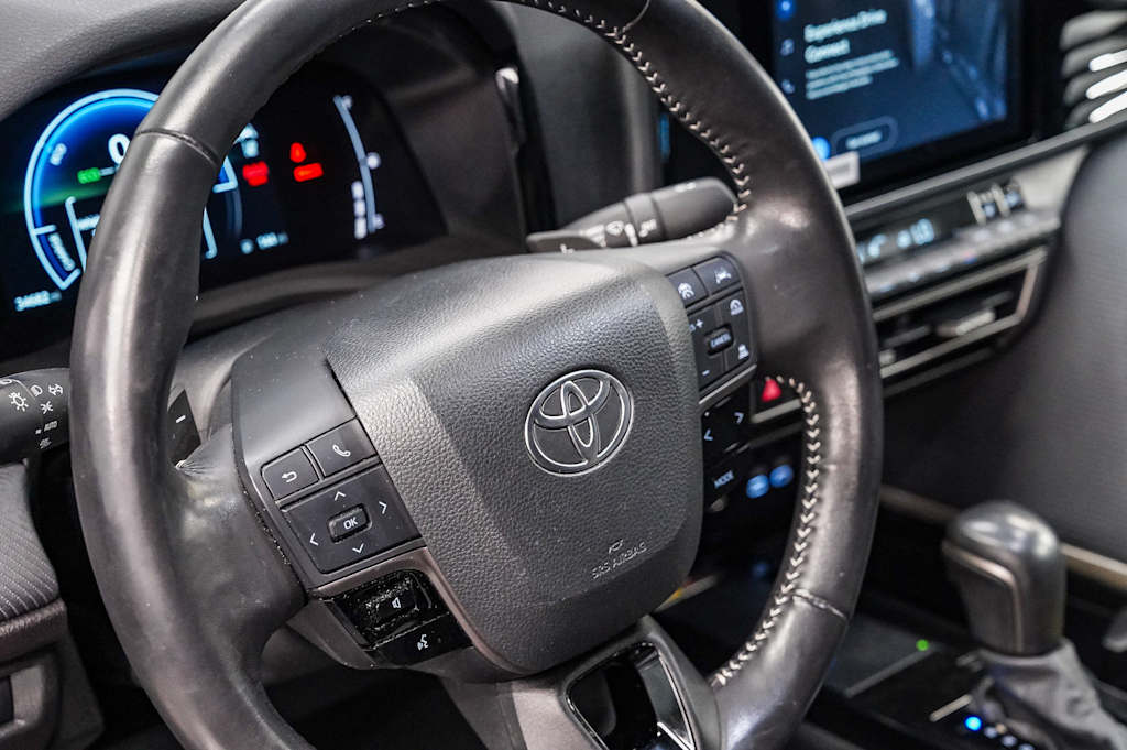 Thumbnail: 2025 Toyota Camry - 14
