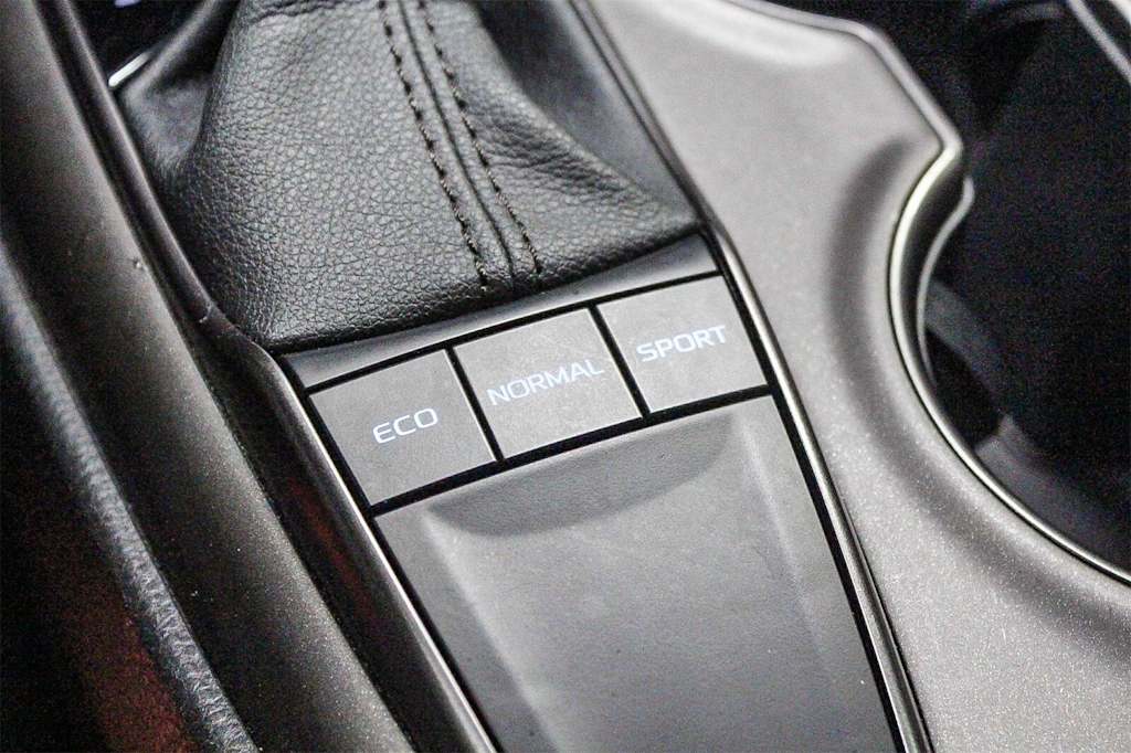 Thumbnail: 2023 Toyota Camry - 32