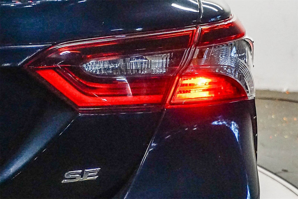 Thumbnail: 2021 Toyota Camry - 22