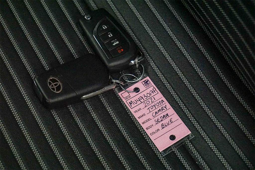 Thumbnail: 2021 Toyota Camry - 16